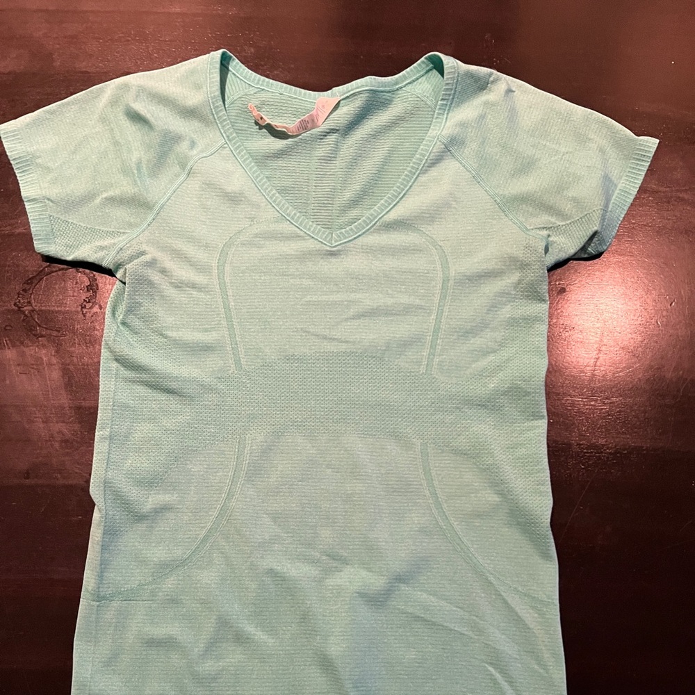 Lululemon Run Swiftly V neck top size 8